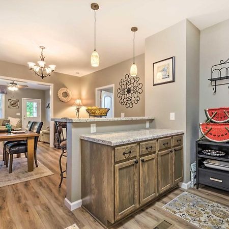 Remodeled Downtown Hot Springs Home With Porch Экстерьер фото