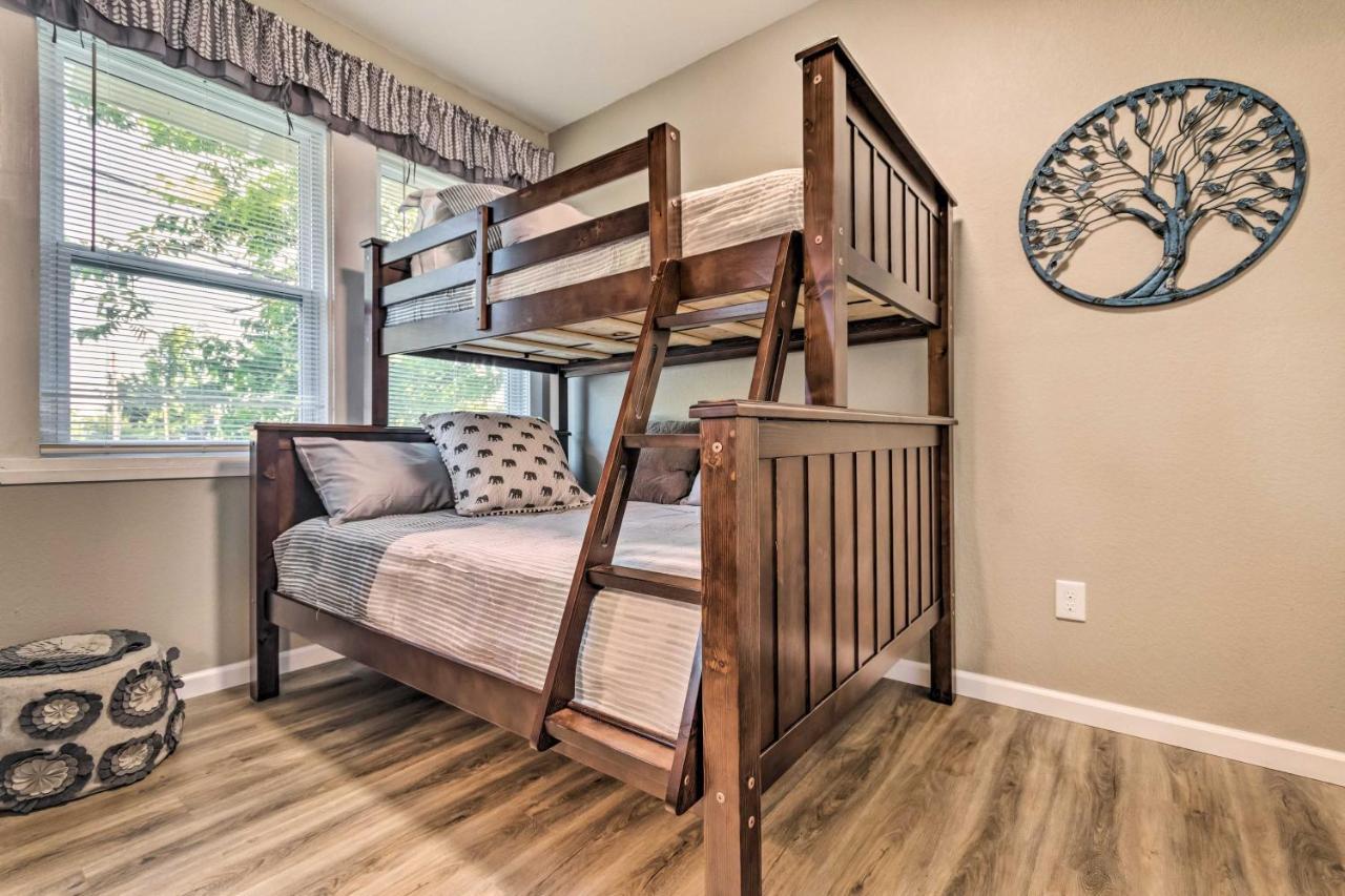 Remodeled Downtown Hot Springs Home With Porch Экстерьер фото