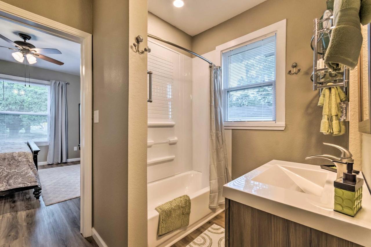 Remodeled Downtown Hot Springs Home With Porch Экстерьер фото
