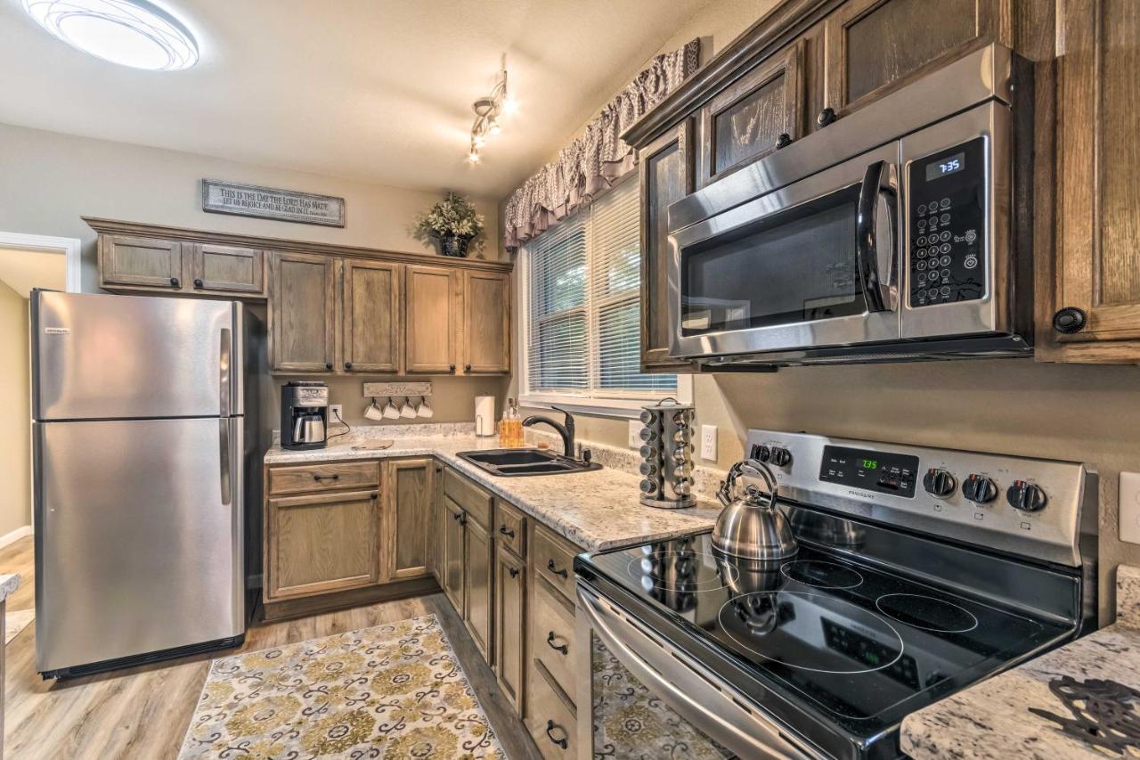 Remodeled Downtown Hot Springs Home With Porch Экстерьер фото