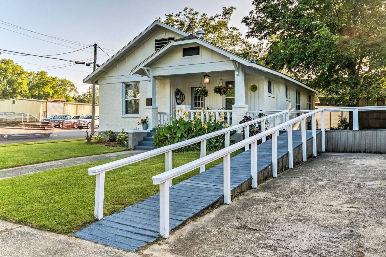 Remodeled Downtown Hot Springs Home With Porch Экстерьер фото